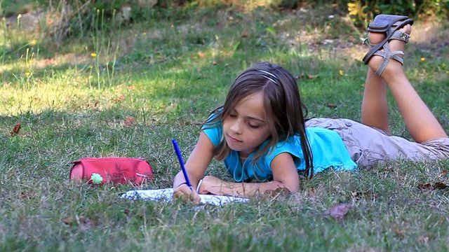 po&eacute;sie dans l'herbe