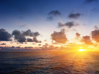 Fototapeta na wymiar sunset in ocean