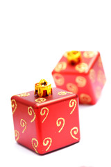 rote weihnachtskugel weihnachtswürfel