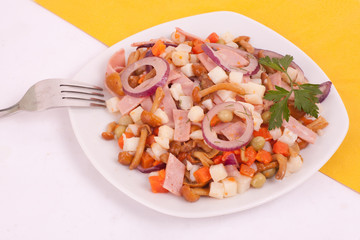 Salad with a ham and an onions
