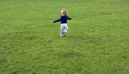 kid running on the grass field © Rafal
