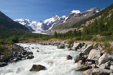 Gletscherfluss im Val Roseg