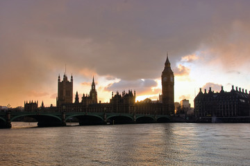 Fototapeta na wymiar Cloudy London