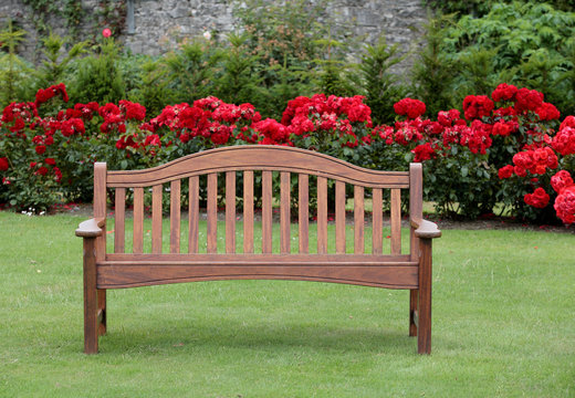 banc dans un jardin