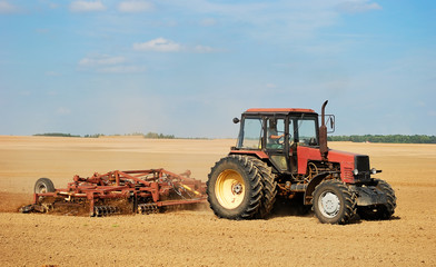Ploghing tractor