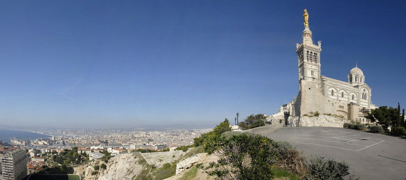 panoramique sommet vierge de la garde à Marseille