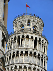 Fototapeta na wymiar Torre pendente
