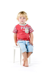 Fototapeta premium kleiner Junge mit blonden Locken