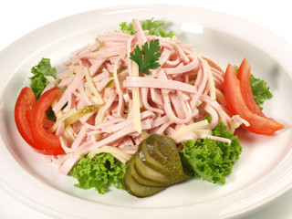 Wurstsalat mit Käse