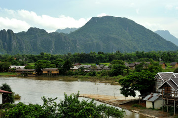 Fototapeta na wymiar Piękny krajobraz z Vang Vieng, Laos
