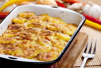 potatoes baked with smoked meat