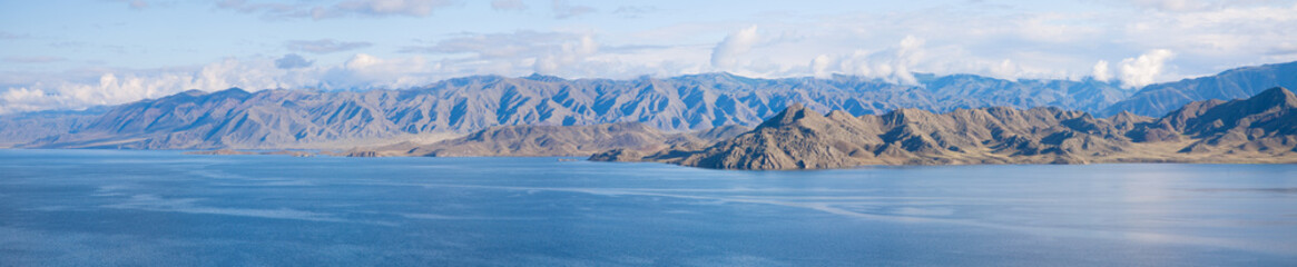 Blue Mountains and the sea