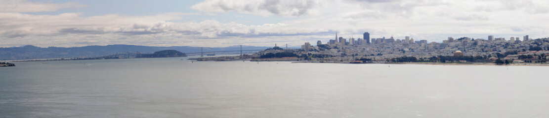Fototapeta na wymiar Panorama of San Francisco Bay