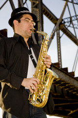 Obraz na płótnie Canvas saxophonist plays outdoors