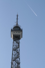 Berliner Funkturm Spitze mit Flugzeug