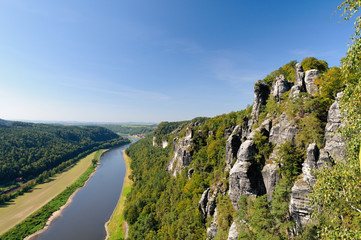 Elbsandsteingebirge mit Elbtal