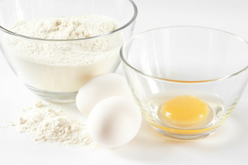 Obraz na płótnie Canvas Chicken eggs and flour