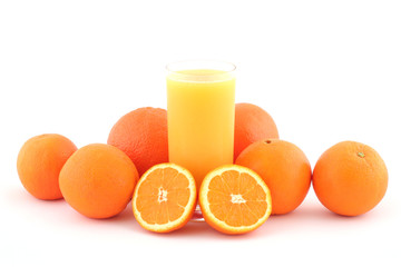 Orange juice and ripe oranges
