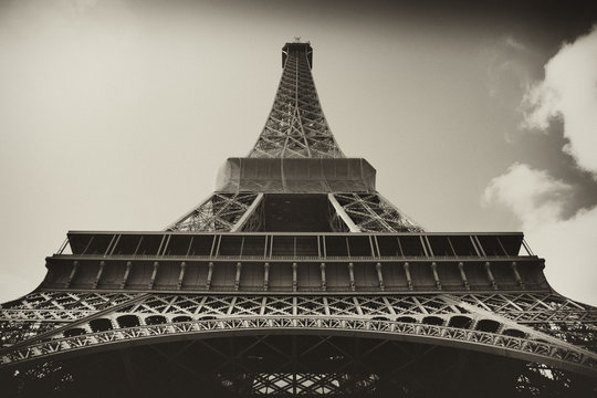 Fototapeta Sepia antique plate picture of the Eiffel Tower in Paris