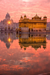 Gouden Tempel bij zonsondergang, Amritsar, Punjab, India.
