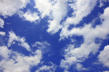 空と白い雲