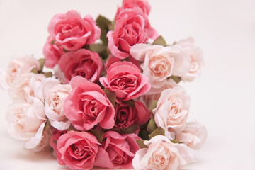 Fototapeta na wymiar Sztuczny kwiat róży
