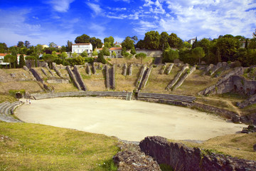 france; charente maritime; saintes : amphithéâtre gallo-romain