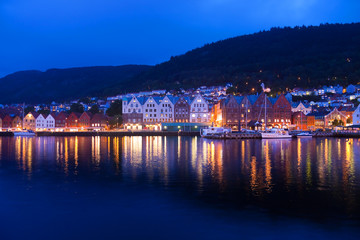 Fototapeta na wymiar Wieczorna panorama Bergen, Norwegia