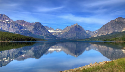 Naklejka na ściany i meble Stiller Bergsee in Montana (Saint Mary Lake) USA