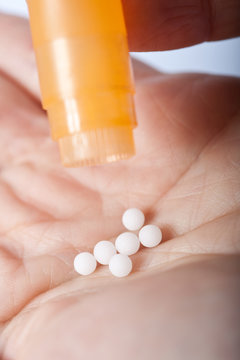 hom&eacute;opathie granule m&eacute;dicament soin soigner douce m&eacute;decine avale