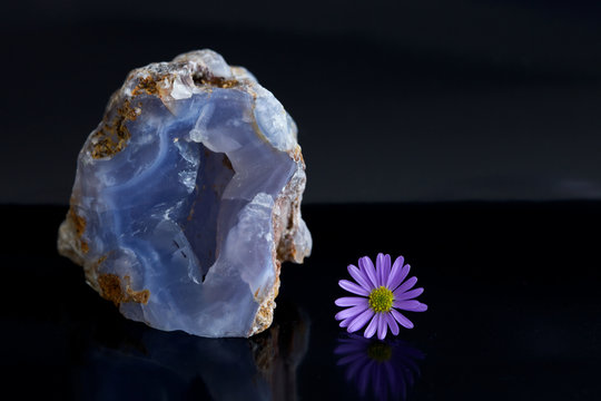 ungeschliffener chalcedon