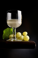 uva con bicchiere di vino