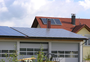 Solarzellen auf einem Firmendach