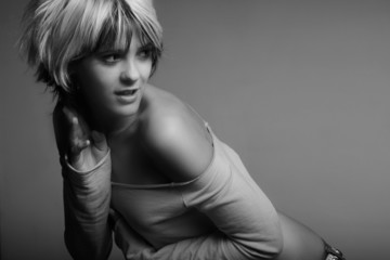 Fashion woman portrait wearing sunglasses