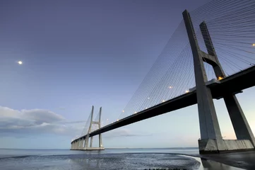Crédence de cuisine en verre imprimé Pont Vasco da Gama Vasco da Gama Bridge by night