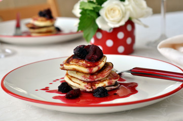 ricotta pancakes with blackberry jam