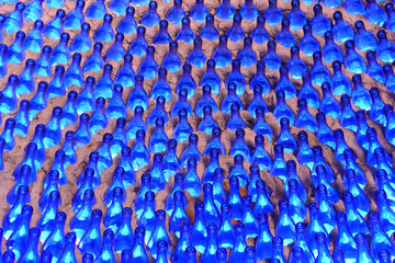 Fototapeta premium Blaue Glasflaschen