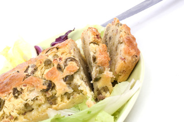 appétissante tranches de cake aux olives