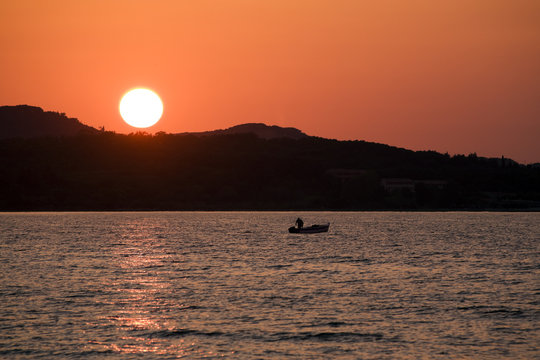 Fischer im Sonnenuntergang, Korfu
