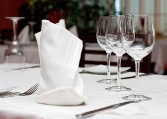 setting of restaurant table