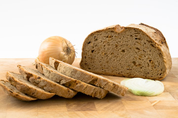 Zwiebelbrot und Zwiebeln