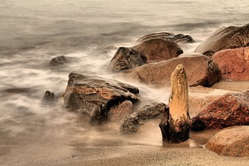 Holz und Steine