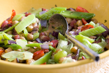 warm salad with chick peas and leek