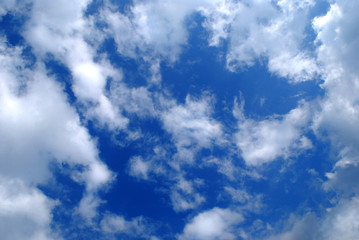 Obraz premium many clouds over the deep blue sky