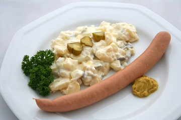 Würstchen mit Kartoffelsalat