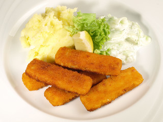 Fischstäbchen mit Kartoffelpüree