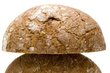 Brot halbiert
