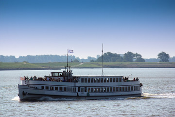 weserfahrt mit dem ausflugsdampfer