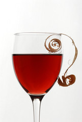 Vino rosso barricato