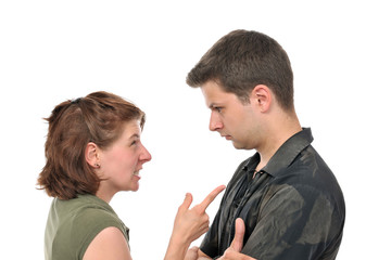 Freigestelltes Portrait eines jungen streitenden Paares